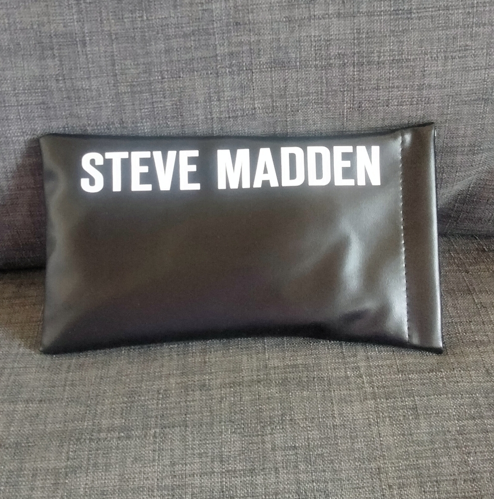 Steve Madden Mystie Gold Sunglasses with Dark Lenses And Black Case - Picture 3 of 6